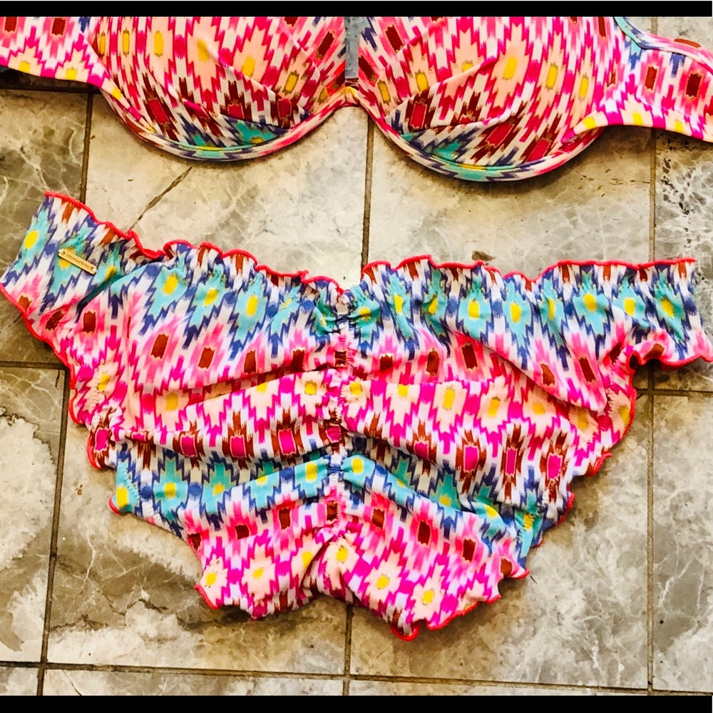 Victoria’s Secret Ruffle Bottoms Size Medium